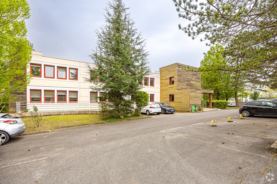 Office in Dardilly for lease - Building Photo - Image 2 of 2