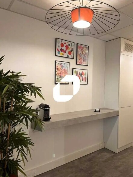 Office in Marly-le-Roi for lease - Interior Photo - Image 2 of 7