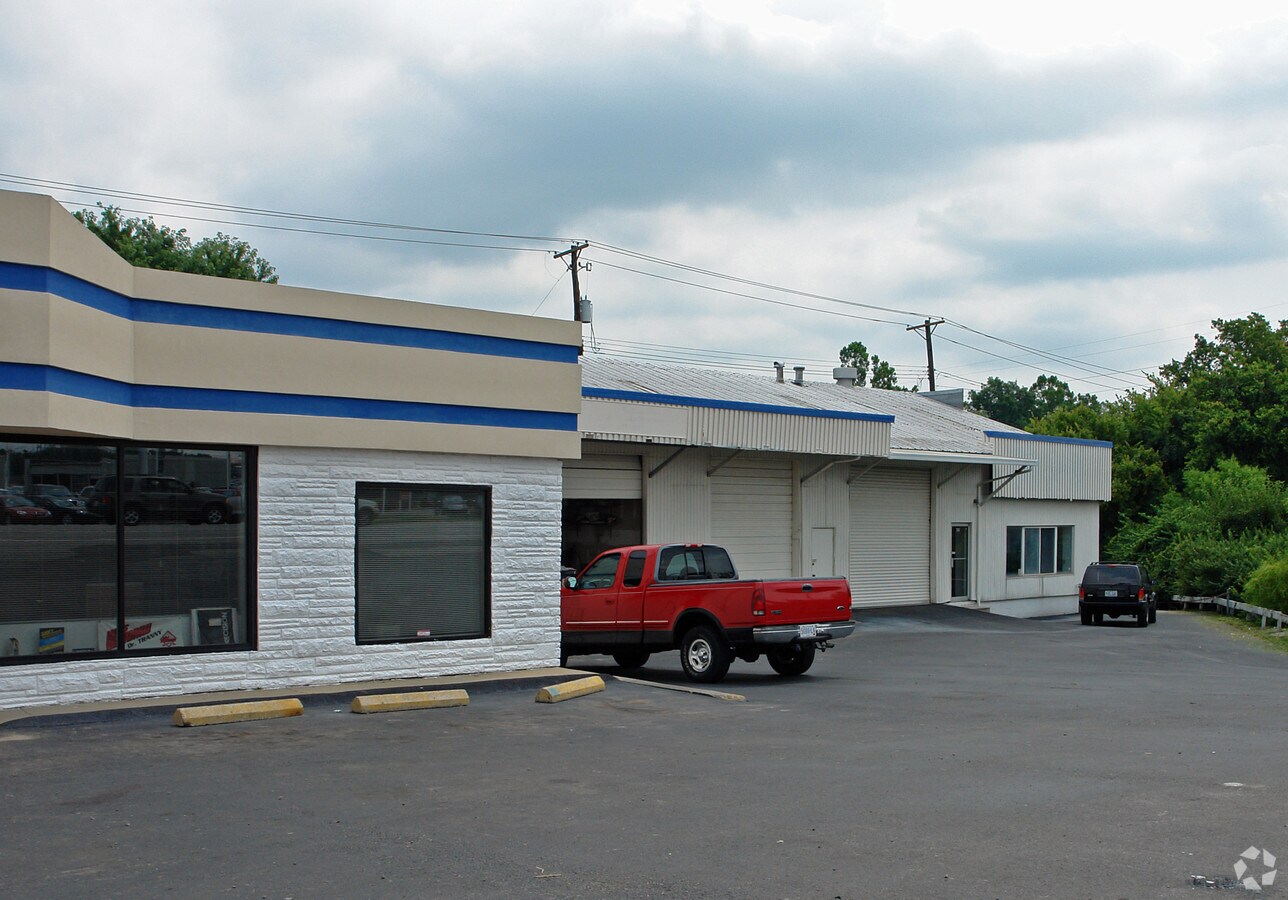 597 E New Circle Rd, Lexington, KY 40505