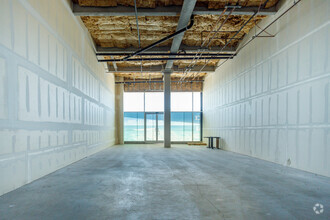 300 Pacific Coast Hwy, Huntington Beach, CA for lease Interior Photo- Image 2 of 4