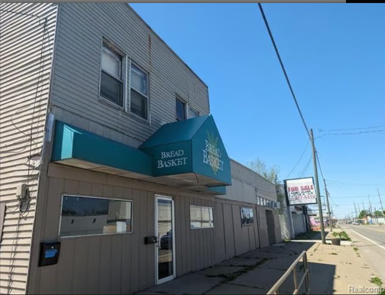 3001-3003 Corunna Rd, Flint, MI for lease Building Photo- Image 1 of 11