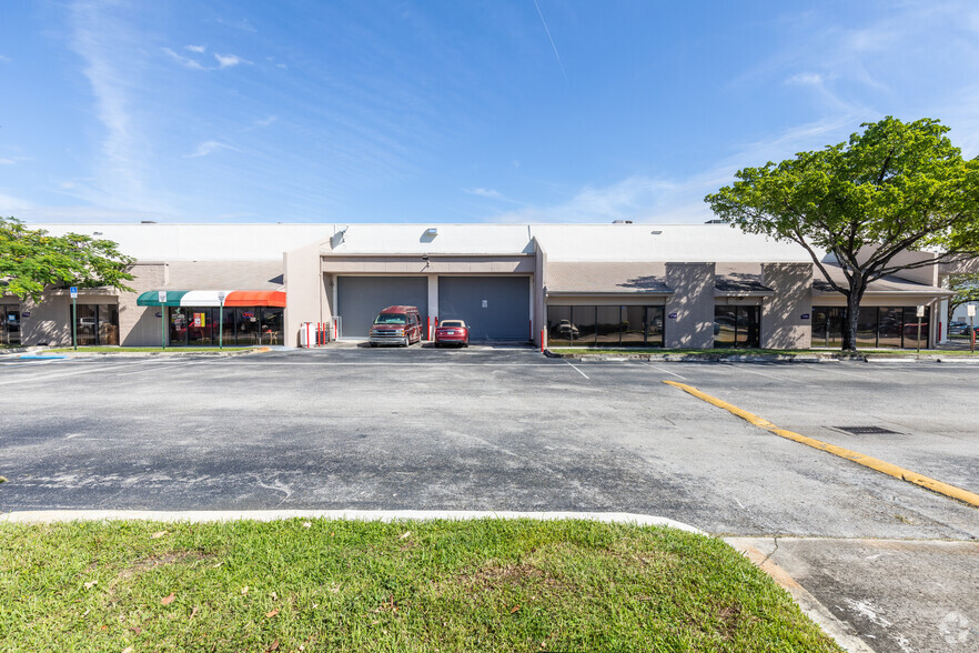 1751-1789 NW 79th Ave, Doral, FL for lease - Building Photo - Image 3 of 4