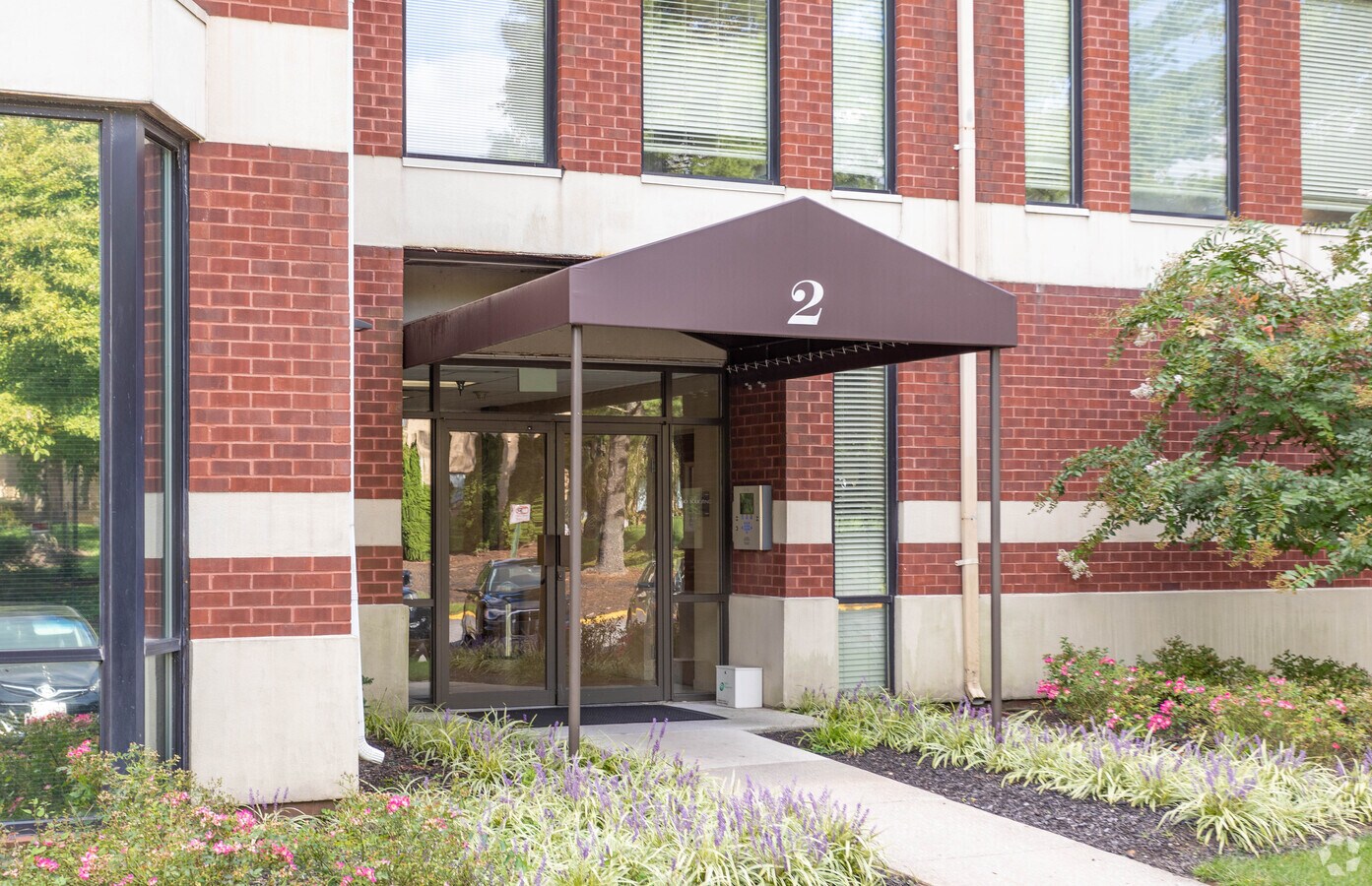 2 Reservoir Cir, Pikesville, MD 21208