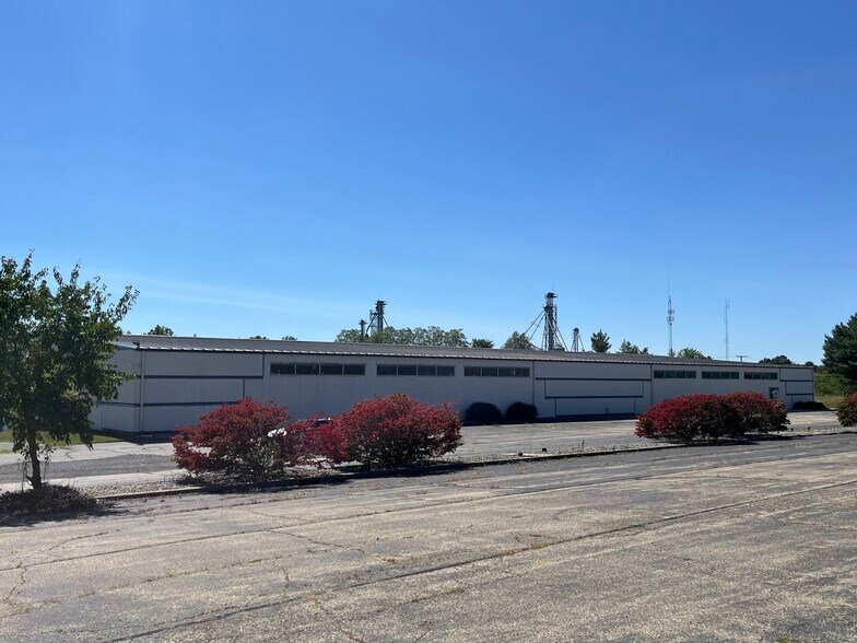 111 Industrial Drive, Cromwell, IN for lease - Building Photo - Image 2 of 7