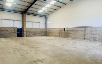 11A-11B Thrush Rd, Poole for lease Interior Photo- Image 1 of 2