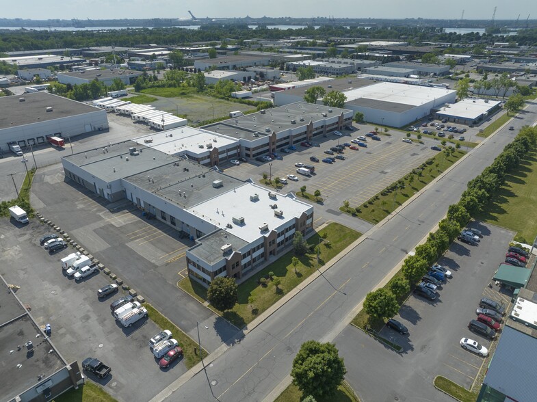 784-818 Boul Guimond, Longueuil, QC for lease - Building Photo - Image 3 of 5
