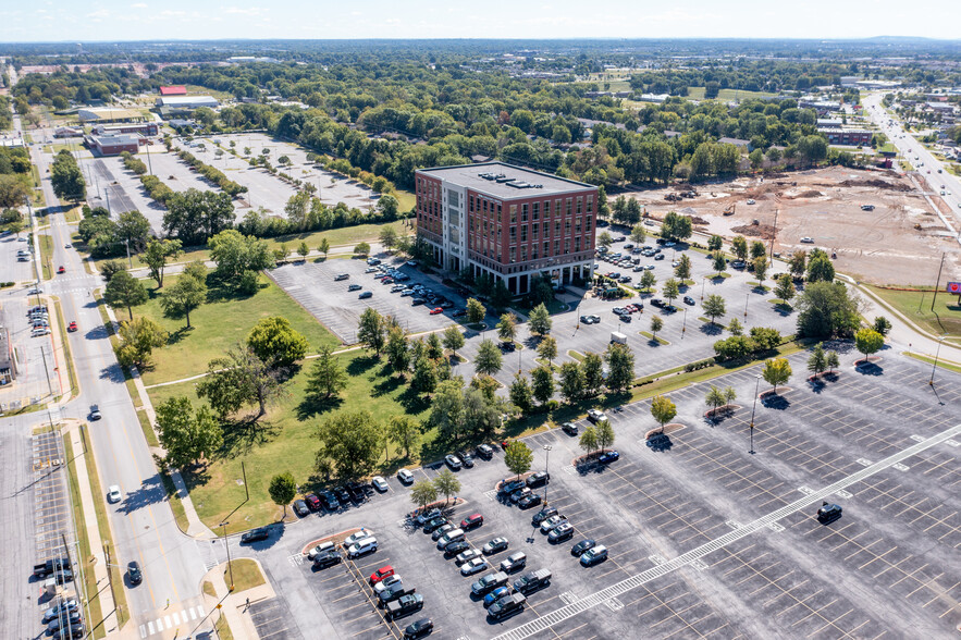 609 SW 8th St, Bentonville, AR for lease - Aerial - Image 3 of 23