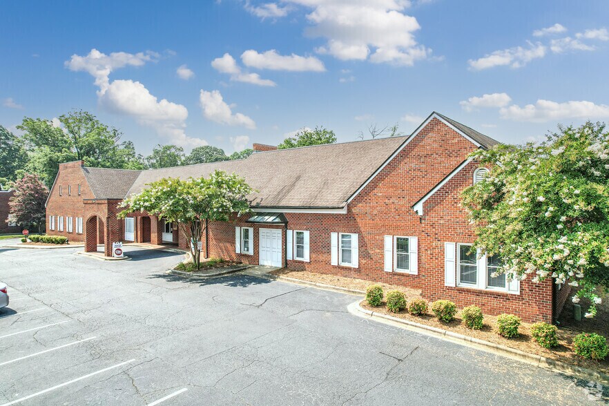 101 E Matthews St, Matthews, NC for sale - Primary Photo - Image 1 of 1