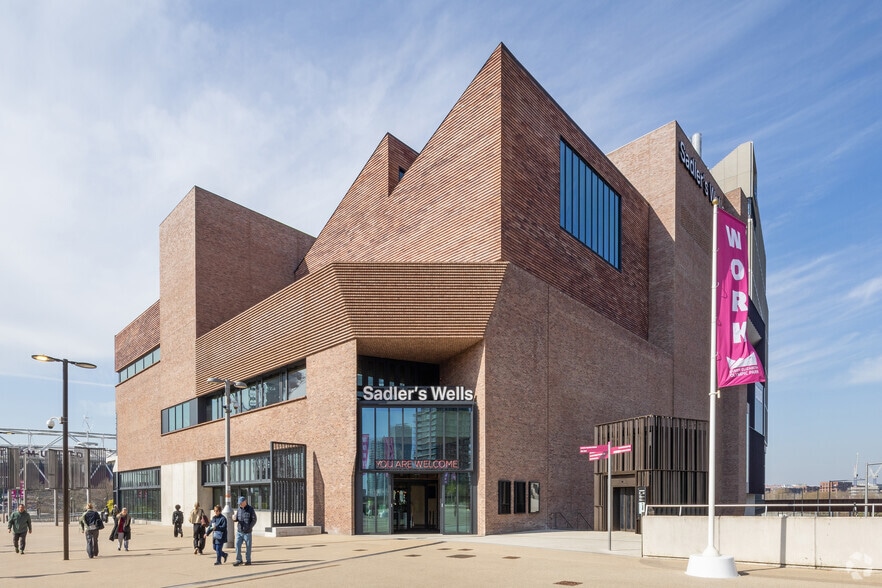 8 Carpenters Rd, London for lease - Primary Photo - Image 1 of 5