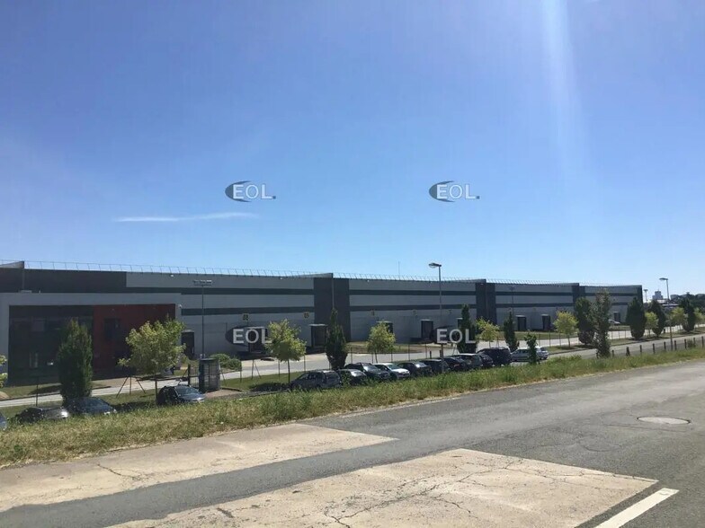 21 Rue Marcellin Berthelot, Poitiers for lease - Building Photo - Image 3 of 4