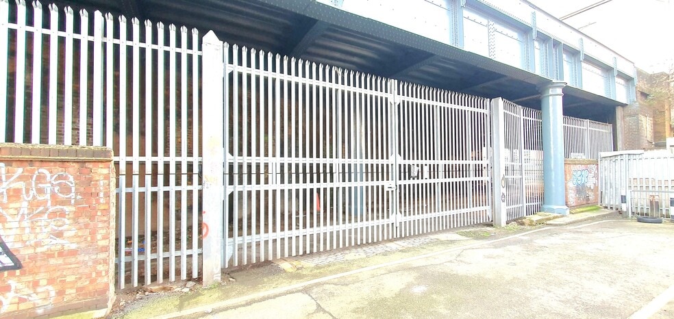 Hadleigh St, London for lease - Interior Photo - Image 2 of 12