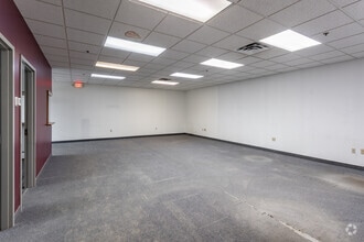 7700 N 68th Ave, Minneapolis, MN for lease Interior Photo- Image 2 of 16