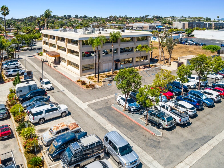 365 S Rancho Santa Fe Rd, San Marcos, CA for lease - Building Photo - Image 2 of 9