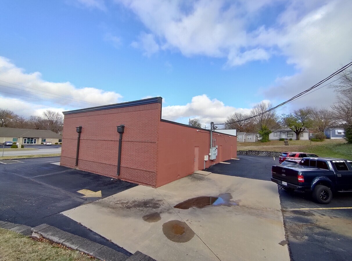 1818 E 4th St, Joplin, MO 64801