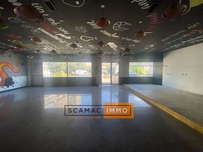 Retail in Marseille for lease - Interior Photo - Image 2 of 5
