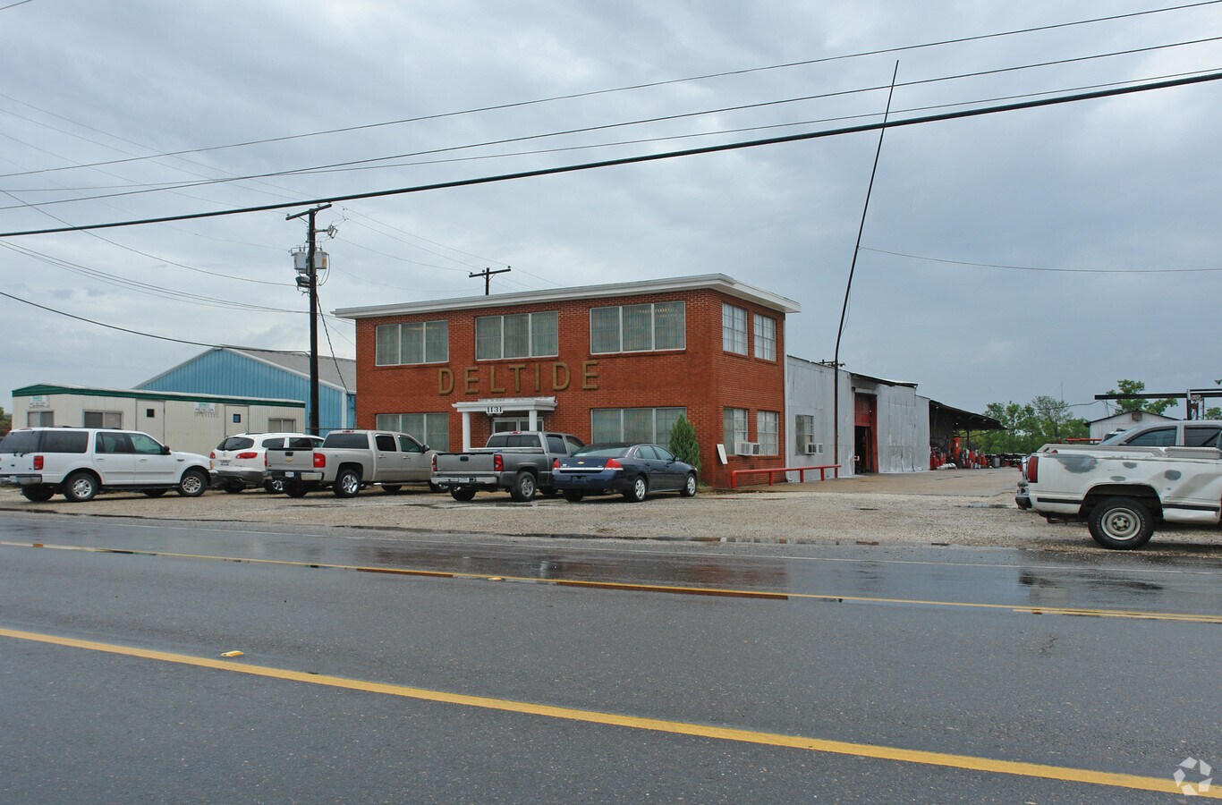 1131 Peters Rd, Harvey, LA 70058