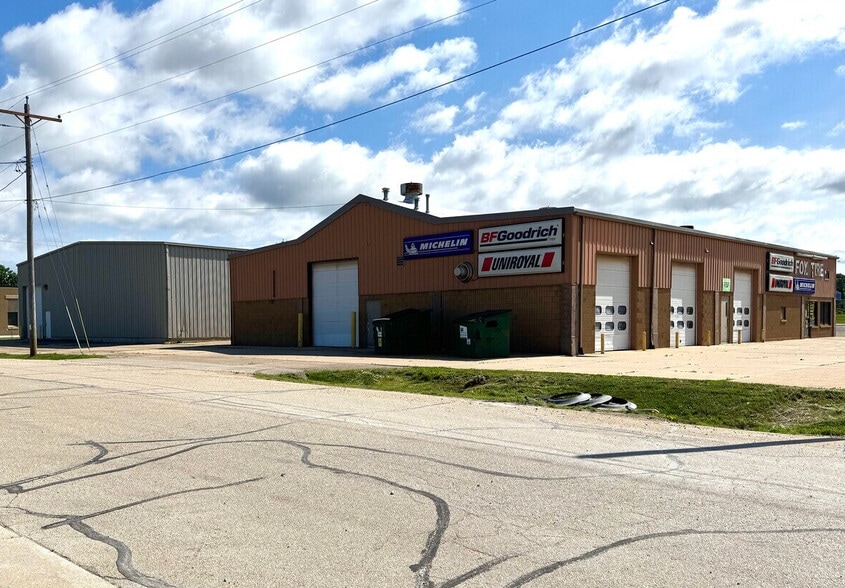 7,000SF & 7,500SF Light Industrial portfolio of 2 properties for sale on LoopNet.com - Building Photo - Image 3 of 15