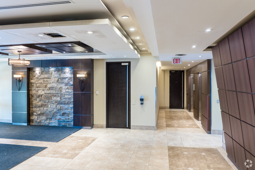 302 Town Centre Blvd N, Markham, ON for lease - Lobby - Image 3 of 4