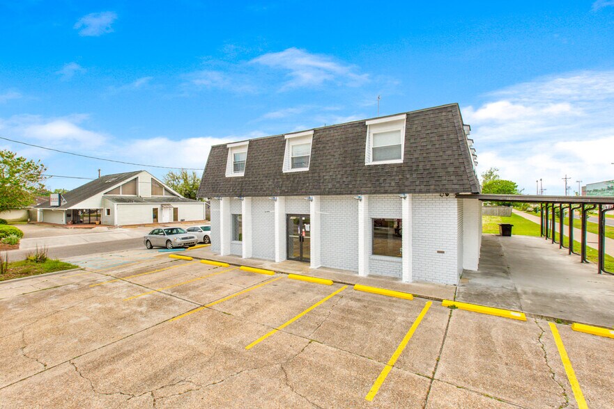 1200 E Judge Perez Dr, Chalmette, LA 70043