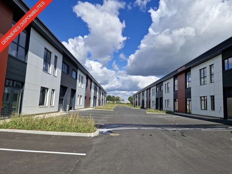 Flex in Lieusaint for sale - Building Photo - Image 3 of 4