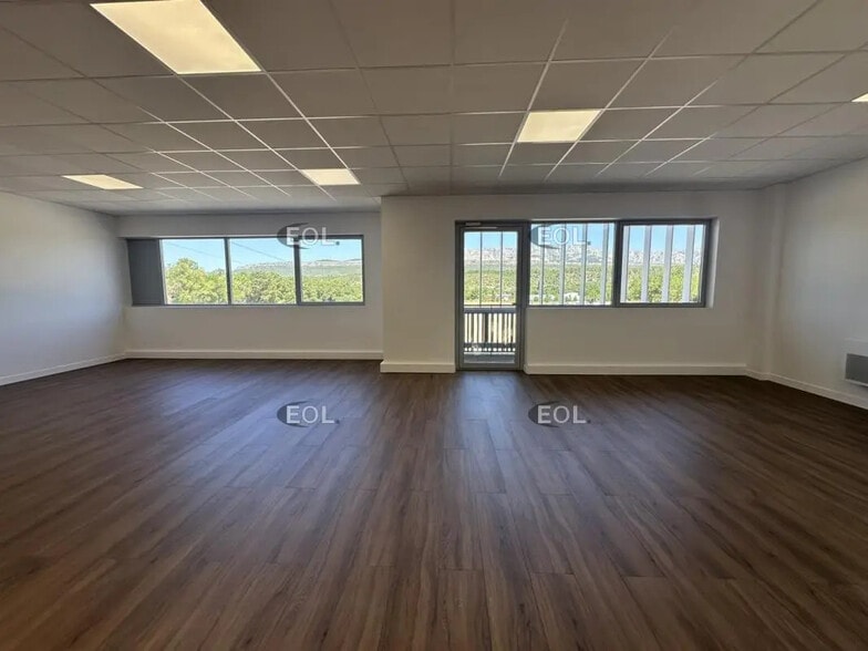 Flex in Rousset for lease - Interior Photo - Image 1 of 10