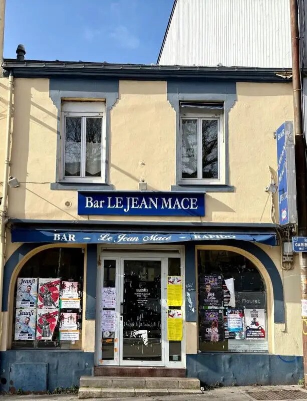 Location Commerce 245 m² - Photo 1