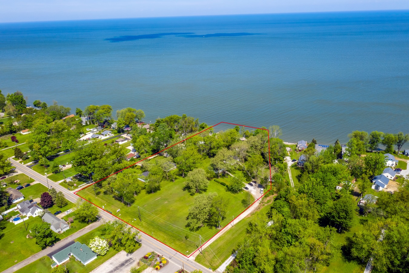 7281 Lake Rd, Madison, OH 44057