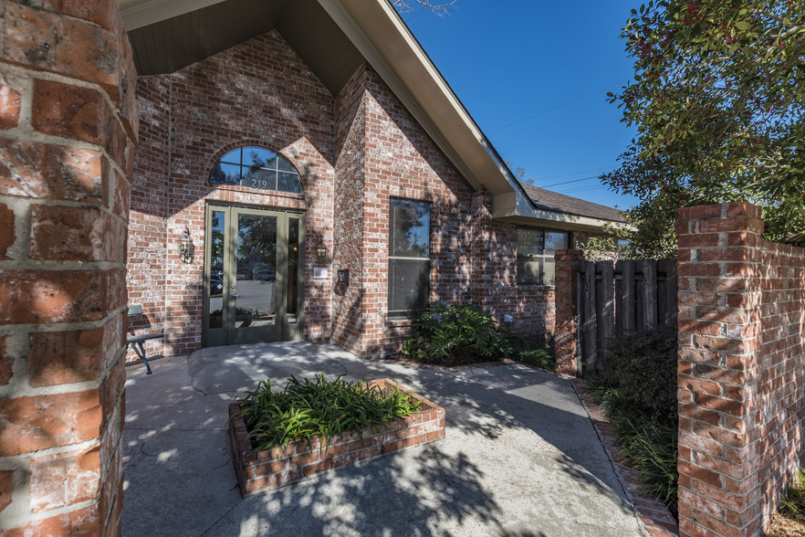 219 W Brentwood Blvd, Lafayette, LA for sale - Building Photo - Image 1 of 1