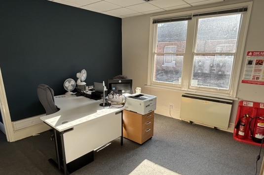 13-15 High St, Marlow for lease - Interior Photo - Image 2 of 5