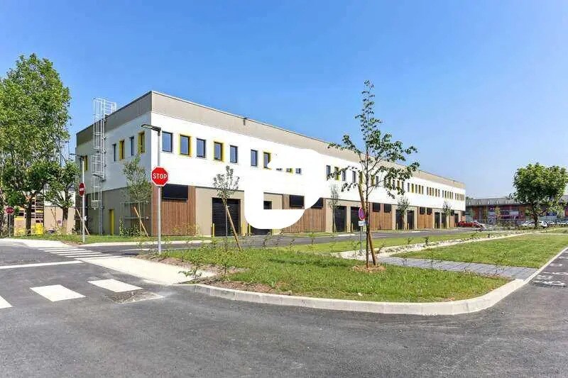 Flex in Fresnes for lease - Building Photo - Image 3 of 36