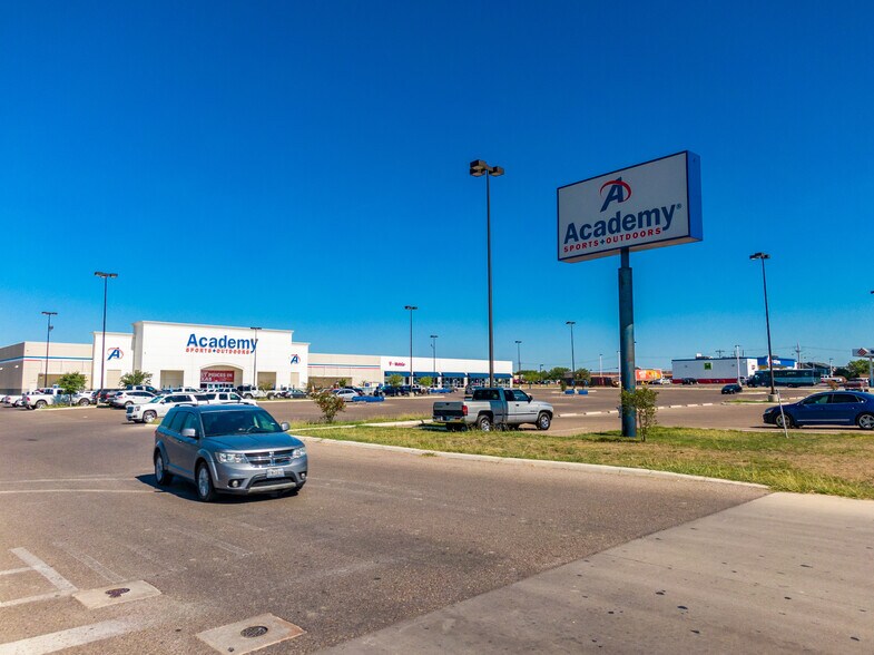 Academy Eagle Pass Tx 78852 Retail For Sale Loopnet Com