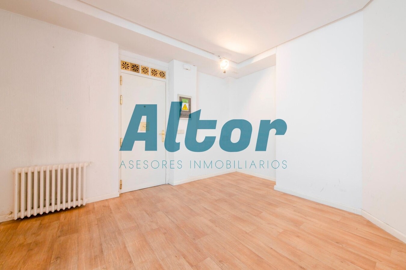 Madrid, MAD 28008 - Unit Pta. 02 -  - Interior Photo - Image 1 of 29