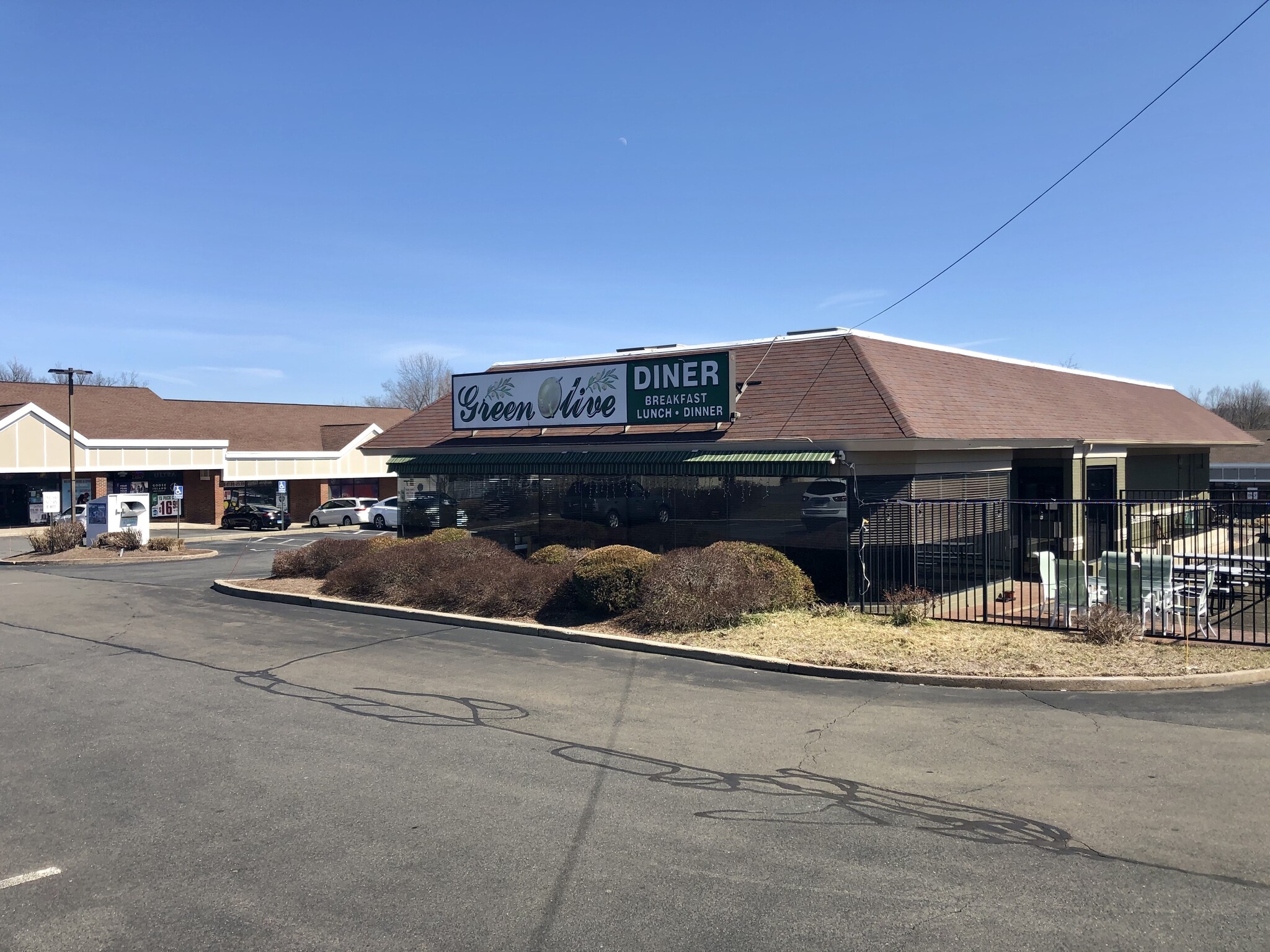 425-477 S Broad St, Meriden, CT 06450 - Parke Plaza Shopping Center ...