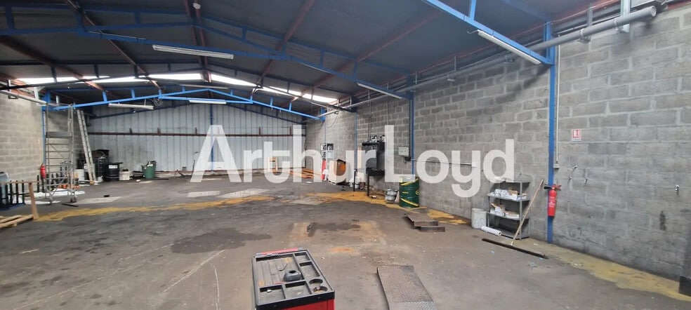 Flex in Ifs for lease - Interior Photo - Image 1 of 3