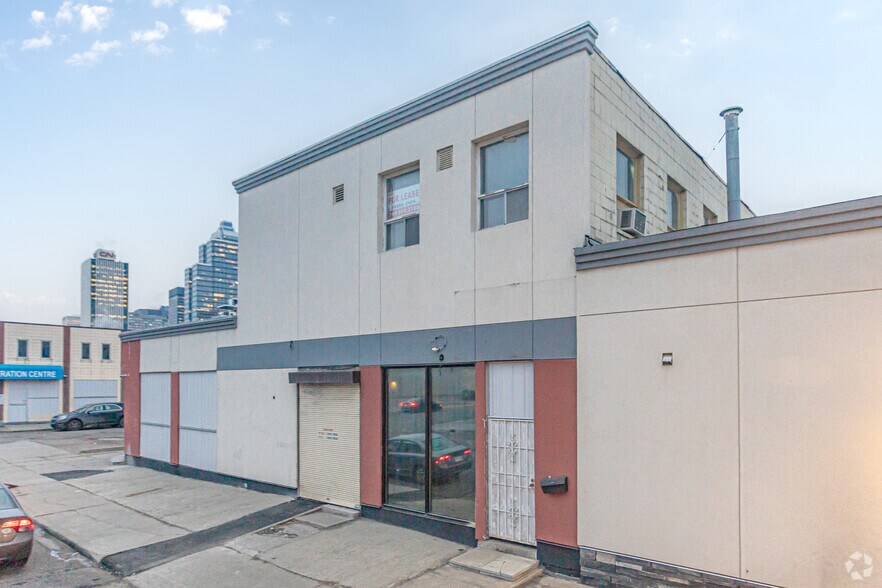 10712 98 St NW, Edmonton, AB for sale - Primary Photo - Image 1 of 3