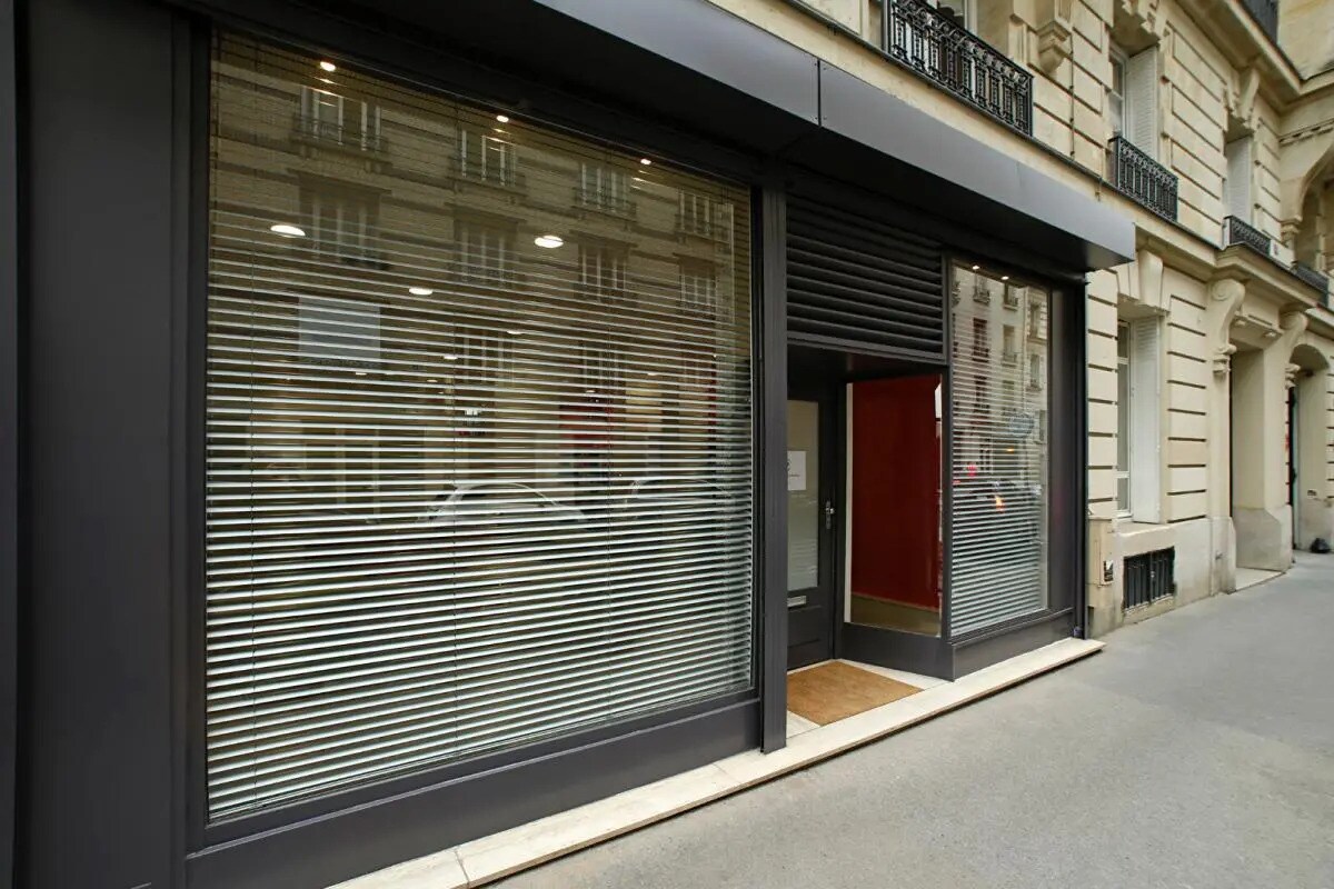 Retail in Paris for sale Building Photo- Image 1 of 6