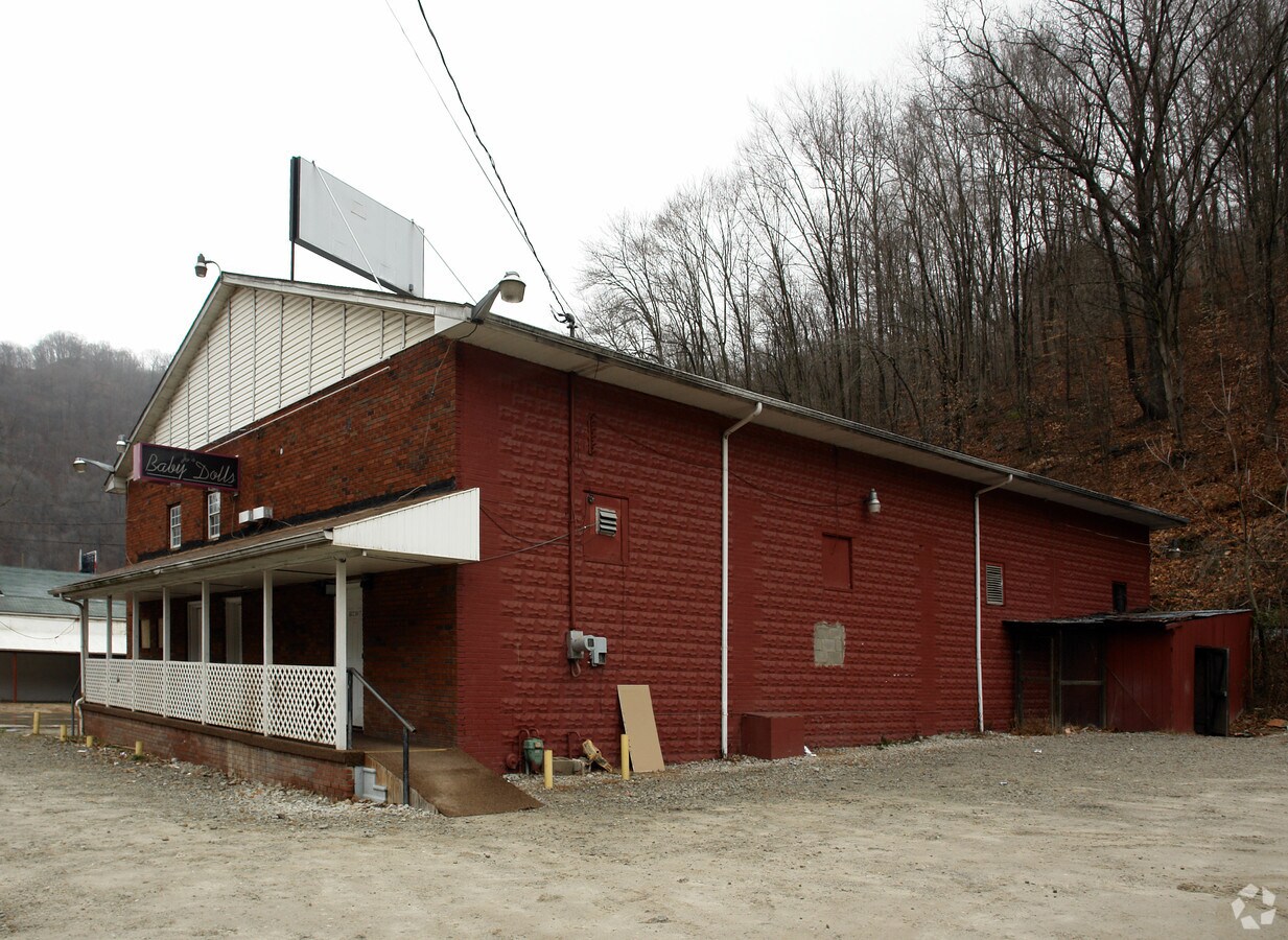 879 Enterprise Dr, Logan, WV 25601