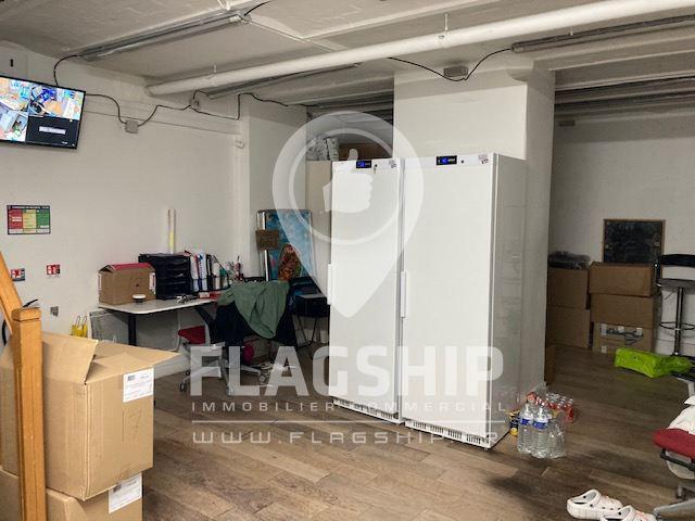 Retail in Paris for lease - Interior Photo - Image 1 of 3