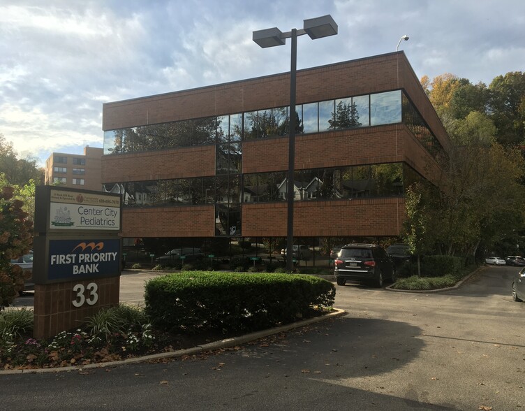 33 Rock Hill Rd, Bala Cynwyd, PA for lease - Building Photo - Image 1 of 17