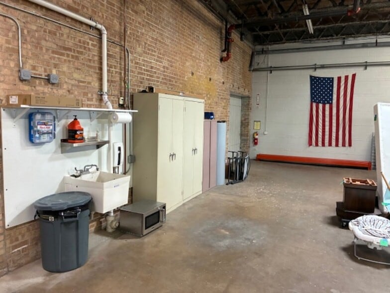 100 Bridge St, Wheaton, IL for lease - Building Photo - Image 2 of 5