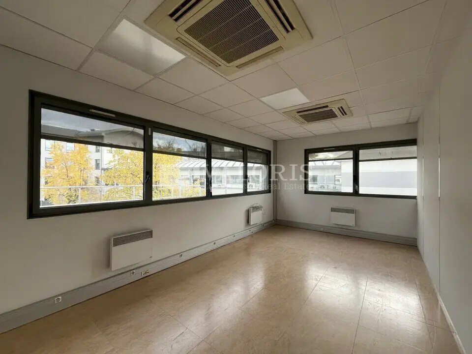 Office in Lyon for lease Interior Photo- Image 1 of 8