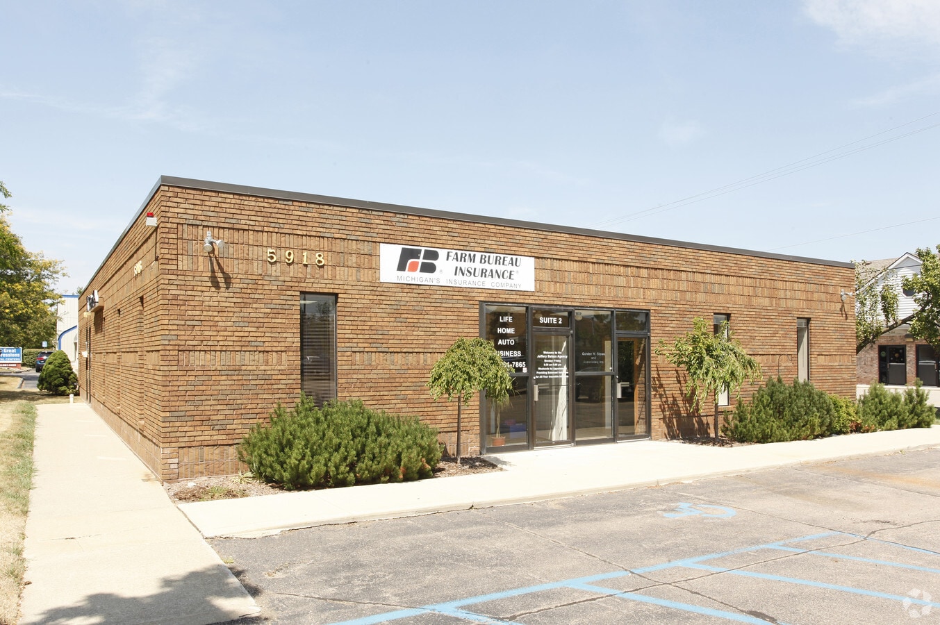 5918 N Lilley Rd, Canton, MI 48187