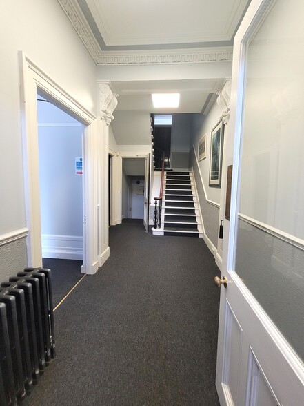 12 Bon Accord Sq, Aberdeen for lease - Building Photo - Image 3 of 4