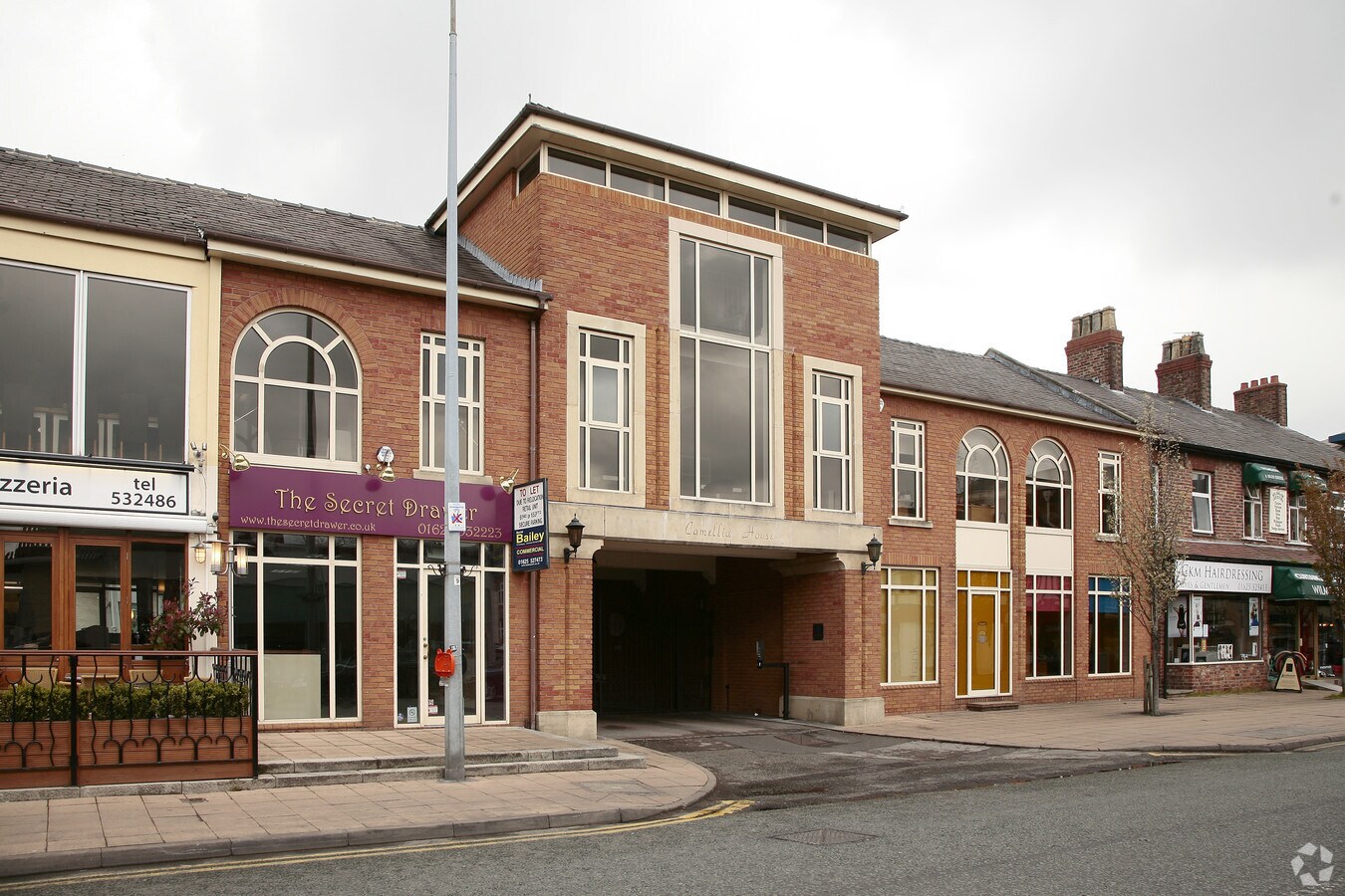 7478 Water Ln, Wilmslow, CHS SK9 5BB