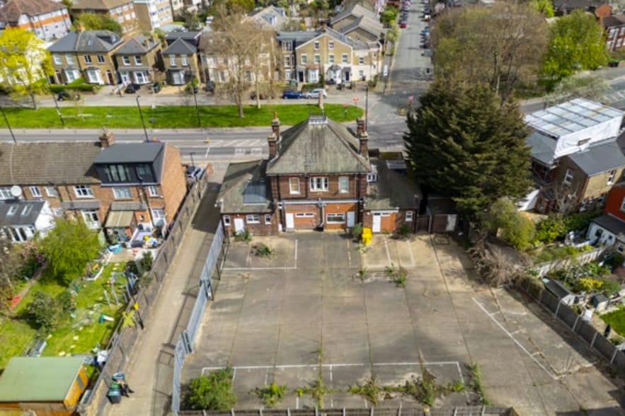 69a Bounds Green Rd, London for sale - Building Photo - Image 3 of 7