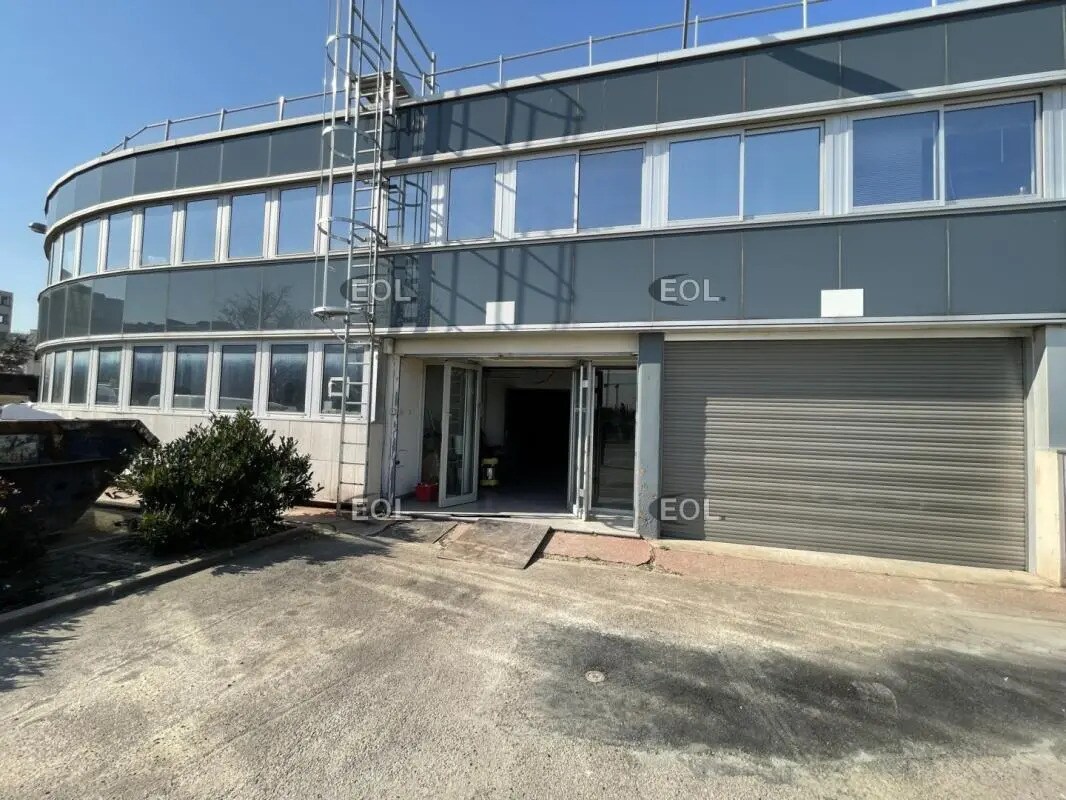 Flex in Nanterre for sale Building Photo- Image 1 of 9