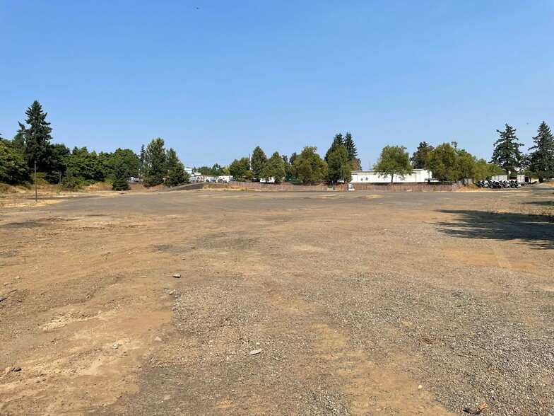 16805-16815 SE 120th Ave, Clackamas, OR for lease - Building Photo - Image 3 of 4