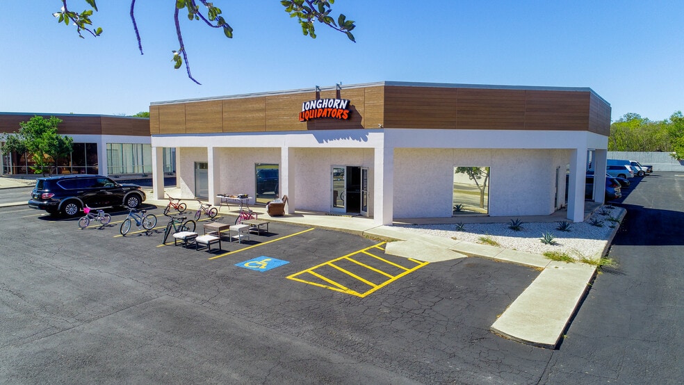 6737 Poss Rd, San Antonio, TX for lease - Building Photo - Image 2 of 7