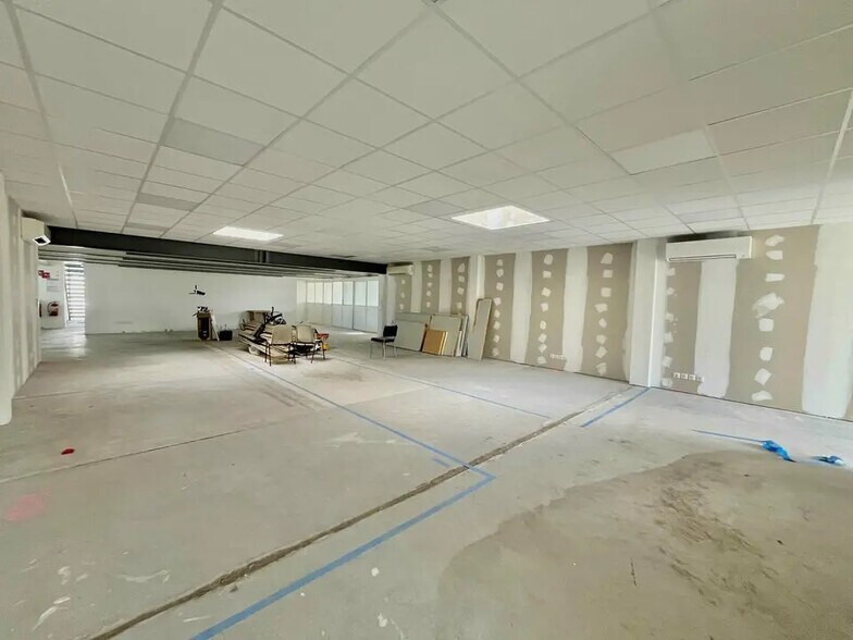 Office in Montauroux for lease - Building Photo - Image 3 of 9