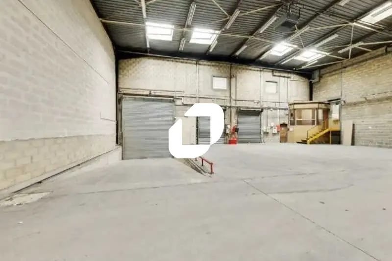 Flex in Morangis for lease - Interior Photo - Image 3 of 11